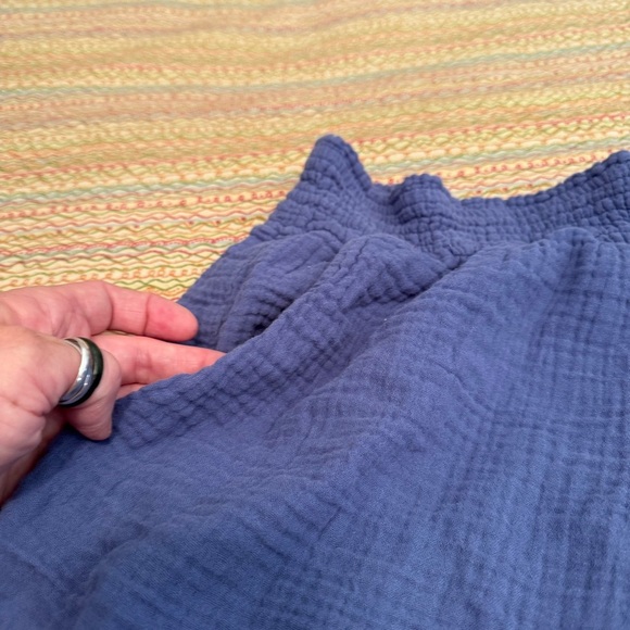 Three Dots Blue Crepe Material Pull on Elastic Waist Shorts with pockets XL - Picture 3 of 5